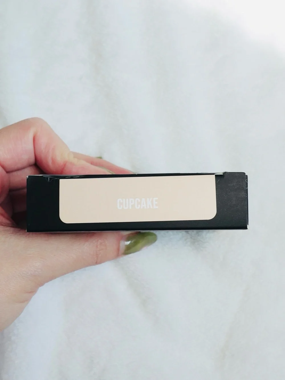 Huda Beauty Easy Bake n Snatch Pressed Brightening n Setting Powder Banana Bread